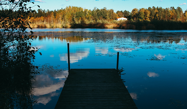 La Suède, c’est des lacs et des forêts. Un paysage calme et reposant. Les plus courageux s’y baigneront ! Växjö